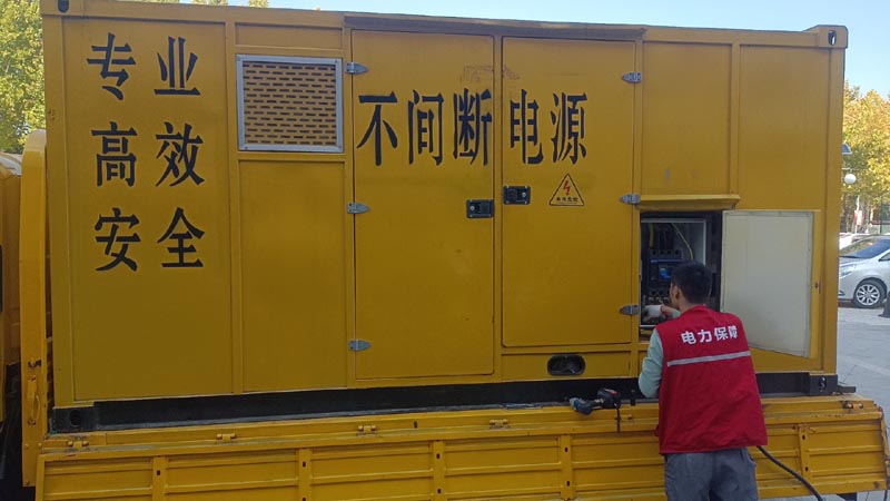 承德柴油发电机组和UPS电源配合使用时，如何避免切换过程中的电力中断？